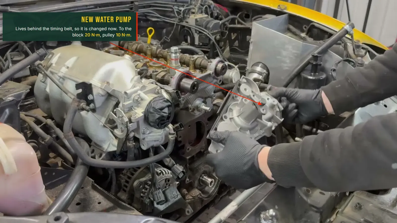 Annotated photo: the new MX-5 water pump, which bolts to the block at 20 N·m with its pulley at 10 N·m