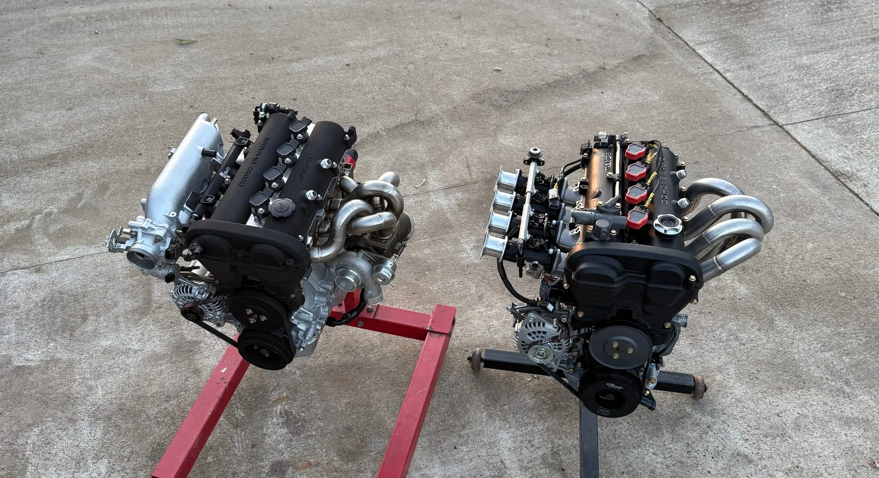Two MX-5 engines side by side, a standard unit next to the ITB engine FOJI built
