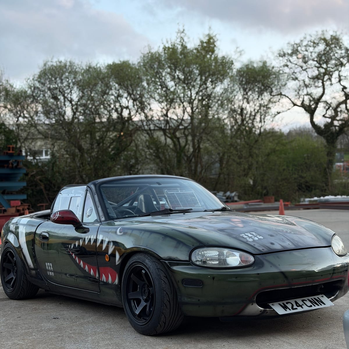 Shark-teeth liveried Mazda MX-5 build